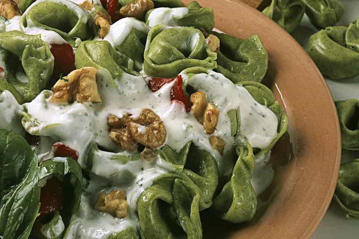 Spinach Tortellini with Roasted Red Peppers